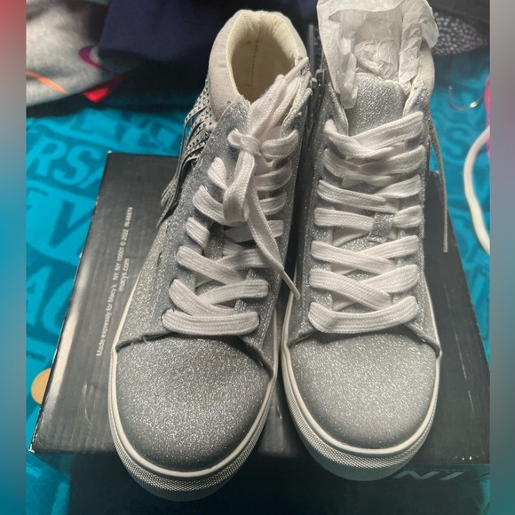 Inc Charlie Silver Sneakers Girl size 3 - Picture 3 of 3